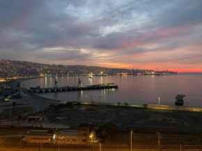 Estudio Nuevo con preciosa Vista Valparaiso con Estacionamiento Servicio HOM